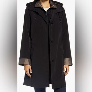 NWT Gallery Water Resistant Hooded Lined Rain Jacket in Black - Size M